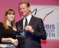 Bild: exb/Schicke
Selina Wrosch (links) wurde in Berlin von DIHK-Präsident Eric Schweitzer als beste Chemikantin ausgezeichnet.