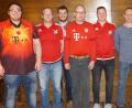Bild: weu
Die Führungsmannschaft des Bayern-Fanclubs „Aschamooser“ erhielt bei den Neuwahlen erneut das Vertrauen: Der Vorsitzende Christian Hartinger (Mitte) freut sich gemeinsam mit seinem Stellvertreter Jürgen Schmierler (zweiter von links) auf gute Zusammenarbeit der Vorstandschaft zum Wohle des Vereins.