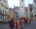 Bild: exb/Mathes
Die Sternsinger bei ihrem Abmarsch von der Stadtpfarrkiche.
