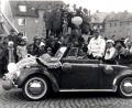 Archivbild: Rainer Christoph
Wie viele Personen kann ein VW-Käfer fassen? Die Umzüge waren Faschingshöhepunkte in den 1960er Jahren.