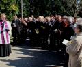Bild: le
Eine der großen Leistungen des heuer 120-jährigen Männervereins: Die Errichtung eines Granit-Gedenksteines mit der Inschrift "Zu schwer das Kreuz, nur nicht verzagen. Ein Kreuz musst du mit Liebe tragen" und der 14 Kreuzwegstationen auf den St.-Nikolaus-Berg hinauf.