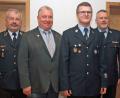 Bild: sön
Kreisbrandmeister Jürgen Ehrnsberger (rechts), Kreisbrandrat Fredi Weiß und Bürgermeister Markus Dollacker gratulierten Michael Rothut III (von links) zur Wahl zum Kommandanten der Feuerwehr Thanheim. Ihr fehlt aber nach wie vor ein Stellvertreter.