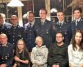 Bild: wlr
Die verantwortlichen der Etzenrichter Feuerwehr Kommandant Michael Roith (hinten rechts) und Vereinsvorsitzender Wilhelm Wittmann (sitzend zweiter von links)m freuen sich mit 2. Bürgermeister Hans Beutner (hinten links) über die zahlreichen Geehrten, Beförderderten, Leistungsträger und Neuaufnahmen.