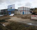 Bild: wro
Wenige Wochen nach dem offiziellen Spatenstich, beherrschen Container und Baufahrzeuge das Bild am künftigen, Interkommunalen Gewerbegebiet bei Wiesau. Von Firmensprecher René Oertel erhielt Oberpfalz-Medien weitere Auskünfte.