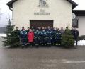 Bild: exb
Die ABU (im Vorsitzende Irene Ehemann) und das THW sind seit Jahren ein bewährtes Christbaum-Sammelteam.
