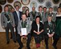 Bild: exb
Vorne (von links): Josef Luber, Rosa Pröls und Gauschützenmeister Dietmar Beyer;
mittlere Reihe (von links): Martin Rumpler, Bürgermeister Hermann Falk, Tina Reichl, Timo Wisgickl und Paul Rumpler; hinten (von links): Klaus Reichl, Tobias Schmidl, Bernhard Schmidl, Marco Trummer und Vorsitzende Anita Zirnig.