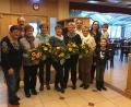 Bild: zth
Die Familie Greiner dankte den Mitarbeiterinnen (mit Blumen, von links) Anna Schmitzer, Anna Wutz, Tanja Rötzer, Maria Vitzthum und Marion Roith für ihre Treue.