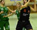 Bild: Alfred Schwarzmeier
Lukas Bieber (rechts) hat während seines Auslandssemesters das Basketballspielen nicht verlernt: Trotz der Niederlage gegen Leipzig zeigte er bei seinem Comeback eine gute Leistung.