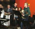 Bild: Hirsch
Mitglieder der KMK-Musikschule mit Leiter Peter Neff (links) gestalteten den Neujahrsempfang des CSU-Ortsverbandes.