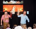 Bild: bkr
Michael Gleich (rechts) – ihn haben die Immenreuther noch als jugendlichen Schauspieler in guter Erinnerung – ist im SOS-Kinderdorf mit dem Puppentheater zu Gast.