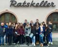 Bild: exb
Schulleiter Dr. Thielsen (links) ließ es sich nicht nehmen, zusammen mit den Vertretern der SMV die beiden polnischen Gastschülerinnen Magda (mit Mütze links) und Martyna (mit Mütze rechts) und die aufnehmenden Schülerinnen Chiara (4. von rechts) und Alina (ganz rechts) beim Ausflug nach Weiden persönlich zu begleiten.