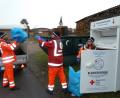 Bild: Portner
Martin Hauser (von links), Christian Ostermeier und Christin Stigler leeren den Altkleider-Container beim Feststodl in Pertolzhofen. Sie freuen sich, wenn sie dabei viele Säcke vorfinden.