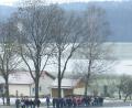 Bild: bey
Bei eisigem Ostwind ziehen die Gläubigen von Parkstein nach Kirchendemenreuth.