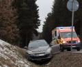 Bild: dtr
Der Renault blieb im Straßengraben stecken.