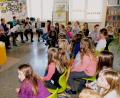 Bild: do
Mit einem kleinen Konzert in der Pausenhalle der Volksschule am Rauhen Kulm bereichert die „Flötengruppe Lober“ den Schulalltag und Musikunterricht der Viertklässler.