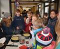 Bild: exb
Zum deutsch-französischen Tag verwöhnen die Gymnasiasten ihre Mitschüler mit Crêpes.