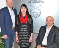 Bild: sche
Im Beisein von Georg Dietrich (rechts), Vorsitzender des Inklusionsbündnisses Amberg-Sulzbach, ernennt Bürgermeister Alwin Märkl (links) Stefanie Wiederer zur Inklusionsbeauftragten in Freudenberg.
