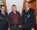 Bild: pi
Klaus Grundler (Mitte) freut sich über die Auszeichnung für 45-jährige Mitgliedschaft durch die Vorsitzenden Achim Helgert (links) und Stefan Frischholz.