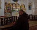 Bild: tr
Seit zwei Jahrzehnten beteiligt sich Pfarrer Georg Flierl zu einer unchristlichen Zeit an der Immerwährenden Anbetung in der Gnadenkapelle der Stadtpfarrkirche. Sein Einsatz ist jeweils montags von drei bis vier Uhr in der Früh.