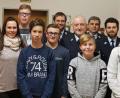 Bild: ü
Im Bild (von links) Kommandant Manuel Müllner, Christine Köppel, Alexandra Oberst (beide 20 Jahre), Simon Schmidt, Thomas Lindner, Nico Oberst, Jürgen Sertl, Reinhard Busch (40 Jahre), Jan Eschenweck, Kreisbrandinspektor Wolfgang Schwarz, Daniel Stopfer und Johannes Maul.