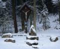 Bild: bey
Beim "Großen Herrgott" am Parkplatz der Kreisstraße nach Vohenstrauß ist winterliche Ruhe eingekehrt. Der Schnee hat den großen Findlingen eine weiße Haube aufgesetzt.