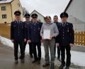 Bild: gi
Georg Bock erhält für 50 Jahre Treue zur Feuerwehr Heumaden eine Urkunde von Vorsitzendem Michael Bauer (Dritter von links). Dazu gratulieren Kommandant Johannes Hoch, Kreisbrandmeister Thomas Kleber, Bürgermeister Hermann Ach und Jugendwart Raphael Sier (von links).