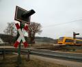 Bild: Hösamer
Ob kleine Bahnübergänge wie dieser in Haindorf bei Nabburg nach der Elektrifizierung der Strecke Hof-Regensburg erhalten bleiben, ist noch völlig offen.