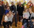 Bild: ckl
Vor Ort machte sich MdB Albert Rupprecht (Mitte) ein Bild von der Umsetzung des Bundesförderprogramms "Sprach-Kitas". Bürgermeister Hans Donko (links), Kindergartenleiterin Sabine Schöpf-Schreiber (sitzend, rechts), Kerstin Reintsch, Petra Dietl und Janine Conrad (stehend, von rechts) berichteten von bemerkenswerten Erfolgen.