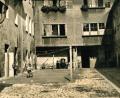 Archivbild: Hermann Reger
Ist die Aufschrift auf der Rückseite authentisch, dann ist das der Storg-Innenhof in den frühen 50er Jahren.