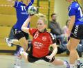 Bild: Ziegler
Lisa Wagner vom HC Sulzbach (Mitte am Ball) setzt sich am gegnerischen Kreis gegen die Schwabacherinnen Mira Schlegl (links) und Lisa Roser (rechts) durch und erzielt einen ihrer insgesamt sieben Treffer für den HCS.

Bild: Ziegler