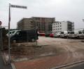 Bild: Hösamer
Die Steinberger Straße (links) ist tagsüber oft zugeparkt. Abhilfe sollen 170 neue Parkplätze auf dem Krankenhaus-Grundstück an der Ecke zur Oskar-Kösters-Straße schaffen.