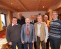 Bild: fvo
Von links: 2. Vorsitzender der Sängergruppe Floß Karl Höltl aus Plößberg, der frühere Gruppenchorleiter Herbert Kraus aus Flossenbürg, Vorsitzender Karl Herrmann, der Ehrenvorsitzende des Sängerkreises Nordoberpfalz Herbert Kick aus Waldthurn, der neue Ehrenvorsitzende der Sängergruppe Floß Josef Barth, Gruppenchorleiter Alexander Völkl und der Vorsitzende des Sängerkreises Nordoberpfalz, Georg Ebenhöch.