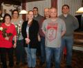 Bild: wro
Die Freien Wähler dankten für die jahrelange Arbeit (von links) Roland Ast, Anna Koller und Annemarie Mayerhöfer. Vorgestellt wurde dabei auch die aktuelle Führungsmannschaft mit (von rechts) stellvertretendem Vorsitzenden Christopher April, Kassier Thomas Schraml, Vorsitzendem Anton April, stellvertretendem Vorsitzenden Felix Englmann und Schriftführerin Denise Englmann.