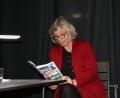 Bild: kmo
Eine von 13 Autoren in "Rrrr": Barbara Krohn bei der Lesung in der Amberger Stadtbibliothek.