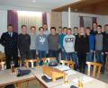 Bild: sm
Kommandant Robert Maier (Zweiter von rechts) und Vorsitzender Andreas Wittmann (links) begrüßen zwölf neue Mitglieder, darunter auch ein Mädchen, in der neuen Jugendgruppe. Gruppenleiter ist Martin Schindler (Fünfter von rechts).