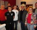 Bild: sck
Eine glückliche Hand für den Sportclub Glückauf wünscht (von links) Dritter Bürgermeister Norbert Gradl den Vorstandsmitgliedern Bastian Molzer (hinten), Michael Pepiuk, Stephan Wiesneth, Thomas Ziegler, Brigitte Gradl und Jürgen Neubauer. 	Bild: sck
