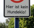 Bild:  Roland Holschneider/dpa
Immer häufiger werden in den Gemeinden Schilder aufgestellt, um das Hundekotproblem in den Griff zu bekommen.