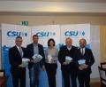 Bild: ws
Die CSU-Vorstandschaft stellte in der ersten Vorstandssitzung des Jahres wieder den neuen Programmflyer von Januar bis Juni mit interessanten Terminen vor (von links): Bürgermeister Franz Stahl, Vorsitzender Huberth Rosner, Stellvertreterin Doris Schön, 2. Bürgermeister Peter Gold und Stellvertreter Dr. Alfred Scheidler.