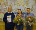 Bild: exb
Für die 1000-Euro-Spende der KLJB Thurndorf an Regens Wagner Michelfeld revanchiert sich (von links) Gesamtleiter Peter Miltenberger bei Magdalena Maul und Felix Schraml mit Blumen.