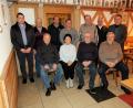 Bild: bsc
Die neugewählte Spitze der Siedlergemeinschaft Friedenfels: Vorne von rechts die beiden Vorsitzenden Otmar Zeitler und Hermann Stobitzer sowie Hedwig und Josef Wendl; hinten von links Christian Zeitler, Philipp Hausknecht, Günther Schürlein, Wolfgang Schlicht, Peter Steinhauser, Heinrich Brunner und Oskar Schuster.
