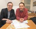 Bild: Andreas Roiyer
Andreas Eckl (links) und Martin Renner erklären die Modalitäten zur Neufestsetzung der Abwassergebühren.