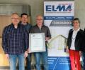 Bild: do
Viel Lob und eine IHK-Dankurkunde gibt es anlässlich seiner 40-jährigen Betriebszugehörigkeit zur Firma Elma-Anlagenbau für Oskar Böhm (Dritter von links). Alfons und Gabriele Meierhöfer (von rechts) würdigen die Verdienste des langjährigen Mitarbeiters, ebenso Geschäftsführer Udo Bräu und Fertigungsleiter Silvio Wartha (von links).