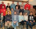 Bild: bsc
In den nächsten zwei Jahren wieder an der Spitze des Turn- und Sportvereins: Der Hauptvorstand mit (vorne von links) Hauptkassier Anja Schultes, zweitem Vorsitzenden Helmut Radimerski, erstem Vorsitzenden Johannes Härtl und Schriftführerin Anna Härtl. Die beiden Bürgermeister Gottfried Härtl (mittlere Reihe, rechts) und Oskar Schuster (links) wünschten viel Glück und sportlichen Erfolg.