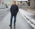 Bild: Gabi Schönberger
Bürgermeister Karlheinz Budnik ist froh, dass es mit der Ortsdurchfahrt in Neuhaus losgeht. Sowohl Wurzer als auch Schönfichter Straße werden gemeinsam mit dem Landkreis mit Millionenaufwand erneuert. 	Bild: Schönberger