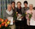 Bild: le
Die langjährigen Mitglieder des Evangelischen Frauenbunds mit (von links) Sieglinde Schätzler, Vorsitzender Christa Riedel, Sophie Meierhöfer, Erika Bock, Sieglinde Sommer, Geschäftsführerin Katharina Geiger und zweiter Vorsitzender Elisabeth Market.