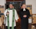 Bild: weu
Pfarrer Norbert Schlinke und Dekan Alfons Kaufmann zogen unter den mächtigen Klängen des Posaunenchors, gemeinsam mit den Lektorinnen, in die Auferstehungskirche ein, um mit den Christen ökumenischen Gottesdienst zu feiern.