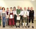 Bild: ffl
Der Schützenverein Ehenbachtaler aus Holzhammer ehrt langjährige Mitglieder (von links): OSB-Vizepräsidentin Herta Zeiler, Dominik Strähl, Michaela Prüll, Maria Schanderl, Monika Friedl, Monika Schlosser, Berthold Pinzer, Johann Schmidt, Ehrenschützenmeister Peter Friedl, Bürgermeister Reindl und Vorsitzender Hans-Jürgen Ulrich.