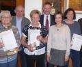 Bild: jow
Die geehrten Mitglieder (von links): Helga Göbl, Freudenbergs 2. Bürgermeister Franz Weiß, Erna Saller, Bürgermeister Alwin Märkl, Vorsitzende Melanie Günther, Eva-Maria Koller, Eduard Eckl und Anette Ruttmann.