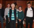 Bild: pi
Die Leistungen der Geehrten (in der Mitte Marianne Wallner) würdigten Stadtpfarrer Pater Hans Ring, Vorsitzende Therese Neuber, Kreisvorsitzender Georg Schreglmann und Vorsitzender Hans Müllhofer (von rechts).