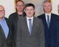 Bild: sche
Der wiedergewählte Vorstand der CSU Hiltersdorf (von links): Schriftführer Josef Tröster, Geschäftsführer Christian Tröster, Vorsitzender Theo Flierl, Kreisvorsitzender Harald Schwartz, Schatzmeister Johann Meyer und Freudenbergs Bürgermeister Alwin Märkl,